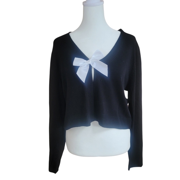 Chic Black V-Neck Cardigan with White Bow Size L - Picture 2 of 9